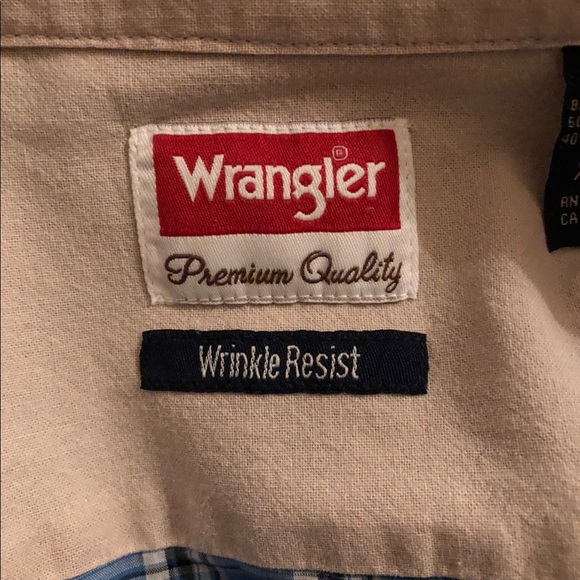 Wrangler wrinkle resistant shirt. - Picture 12 of 13